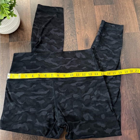 Lululemon Black Camouflage Leggings - Picture 4 of 10